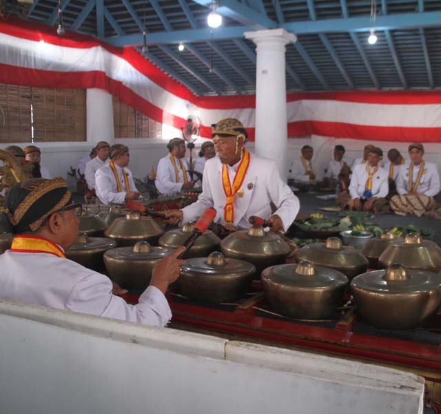 Read more about the article Insiden Kecil Tetap Mewarnai Ritual Pembukaan Sekaten Garebeg Mulud 2026