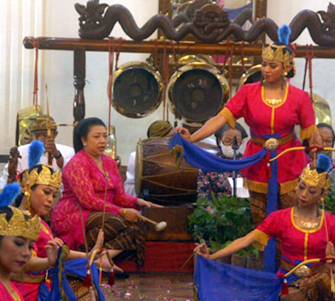 You are currently viewing Prof Fumiko Tamura Teliti “Gong” Gamelan di Asia, Termasuk Milik Kraton (seri 3-habis)