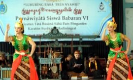 Empat Belas Siswa Babaran VI Pawiyatan Paes-Tata Busana Kraton Diwisuda