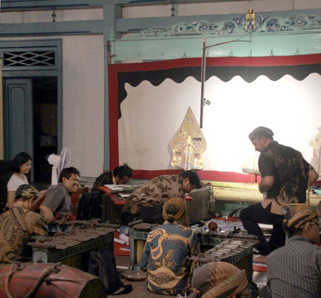 Read more about the article Tampilnya Sinuhun PB XIV Hangabehi, Bangkitnya Cabang-cabang Seni di Kraton (seri 11-habis)