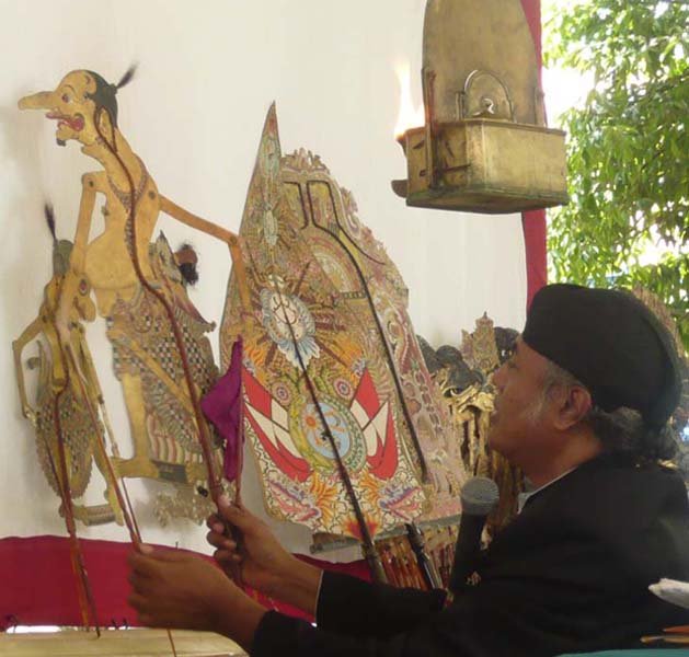 Read more about the article Pentas Sinuhun PB XIV Hangabehi, Cara Memuliakan Pusaka Leluhur (seri 1-bersambung)