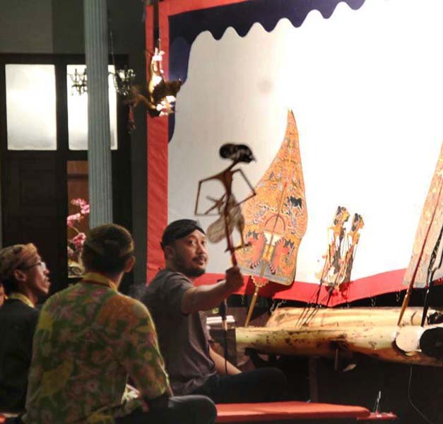 Read more about the article Mulai “Malem Anggara Kasih” Ini, Sinuhun PB XIV Kembalikan Tradisi Wayangan