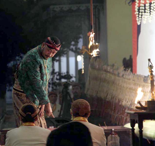 Read more about the article Pentas Sinuhun PB XIV Hangabehi, Cara Memuliakan Pusaka Leluhur (seri 2-bersambung)