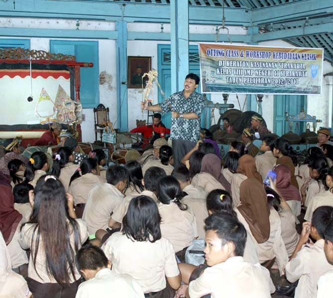 Read more about the article Pentas Sinuhun PB XIV Hangabehi, Cara Memuliakan Pusaka Leluhur (seri 3-bersambung)