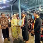 Gusti Moeng Serahkan Sertifikat untuk 150-an Pelestari “Seblak Sampur”