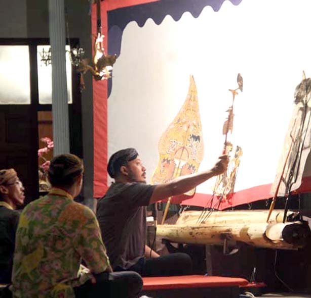 You are currently viewing Pentas Sinuhun PB XIV Hangabehi, Cara Memuliakan Pusaka Leluhur (seri 10-habis)
